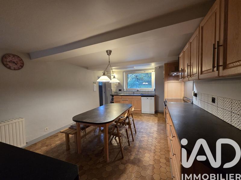 Maison - 235 m² - 7 pièces