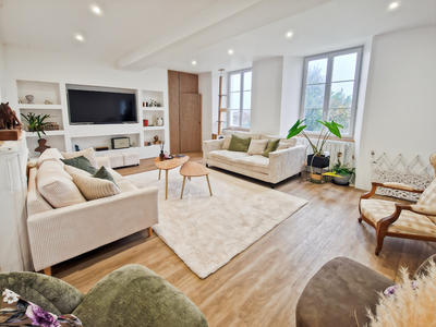 Maison - 240 m² - 9 pièces