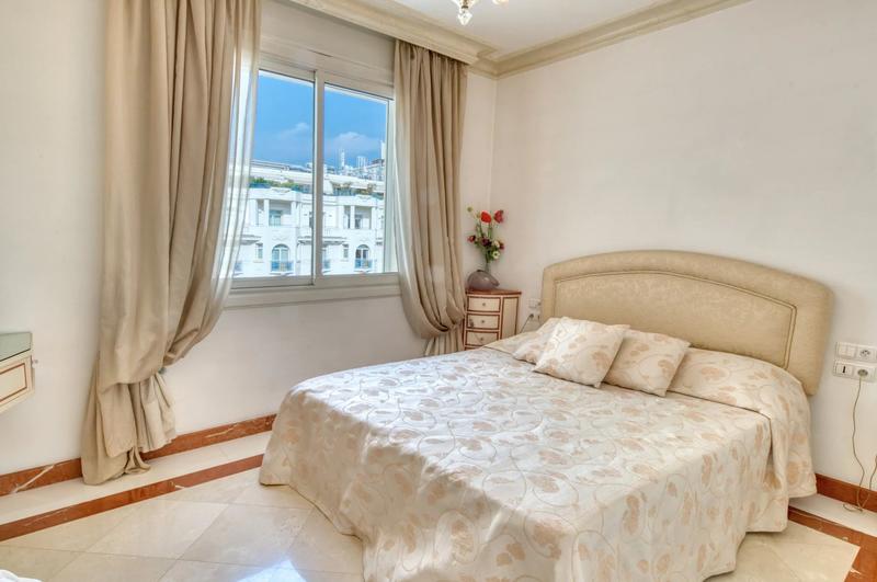 Appartement - 270 m² - 8 pièces