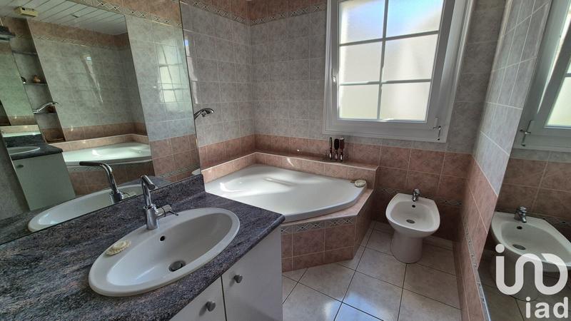 Maison - 99 m² - 5 pièces