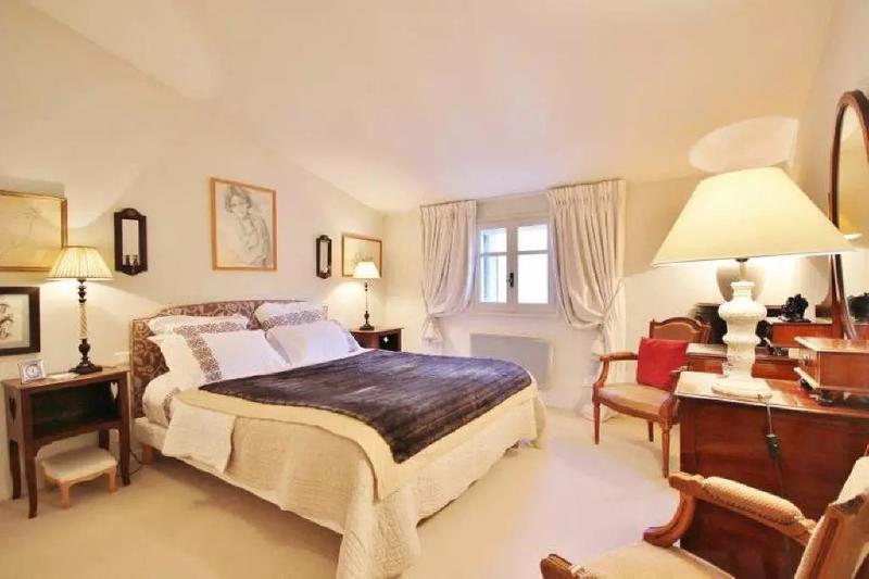 Villa - 300 m² - 7 pièces