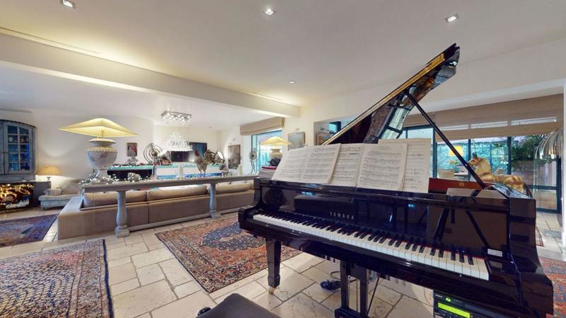 Propriété - 980 m²