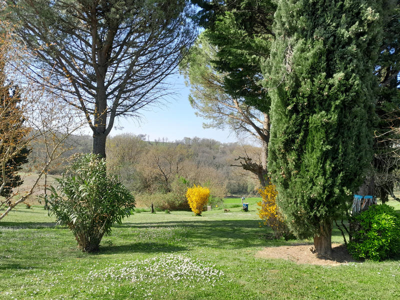 Maison - 240 m² - 8 pièces