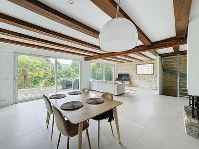 Maison - 170 m² - 7 pièces