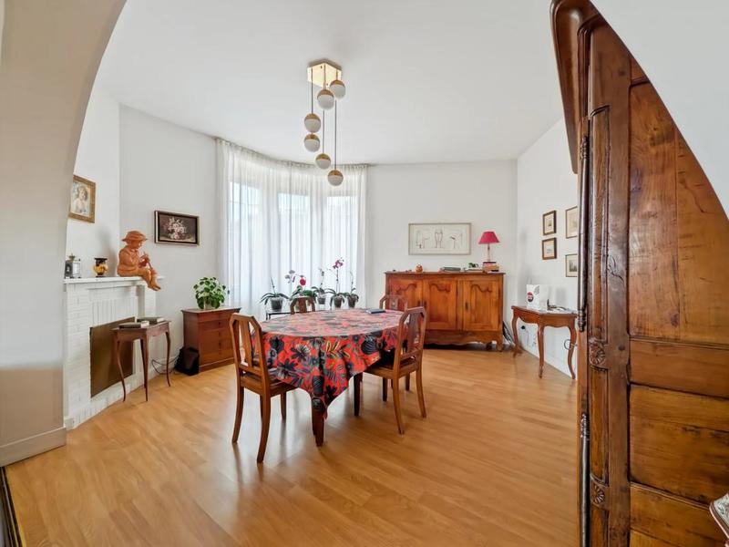 Maison - 193 m² - 10 pièces