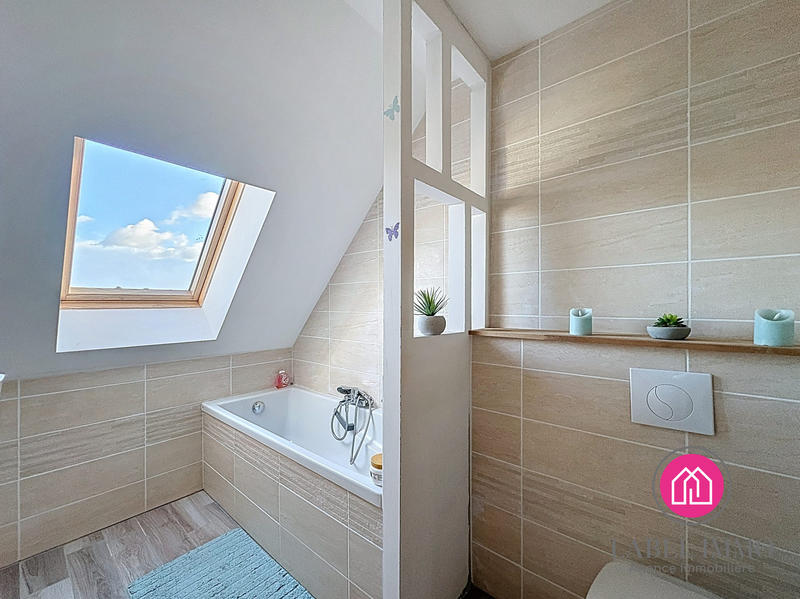 Maison - 162 m² - 9 pièces