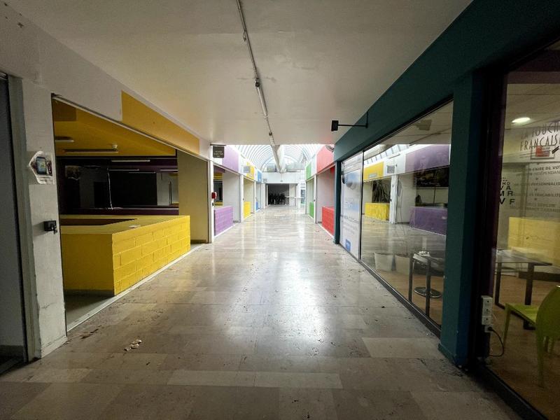 Local commercial - 616 m²