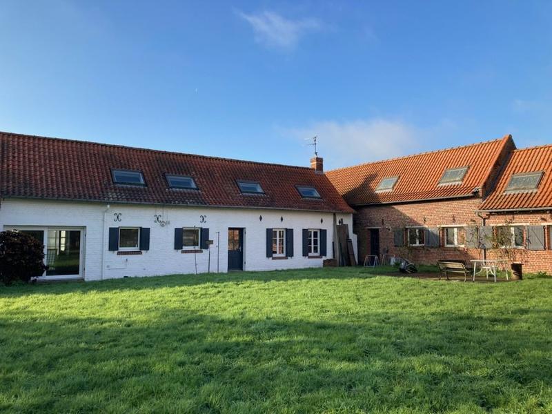 Maison - 220 m² - 7 pièces