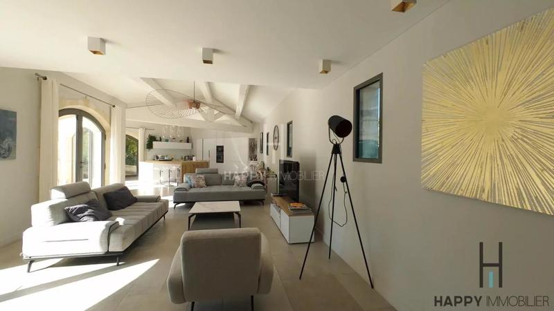 Maison - 222 m² - 7 pièces