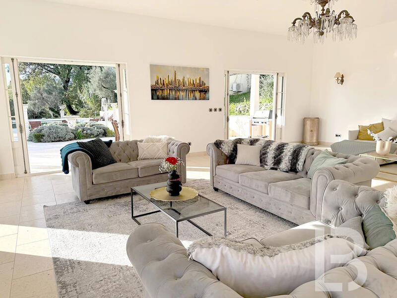 Villa - 385 m² - 11 pièces