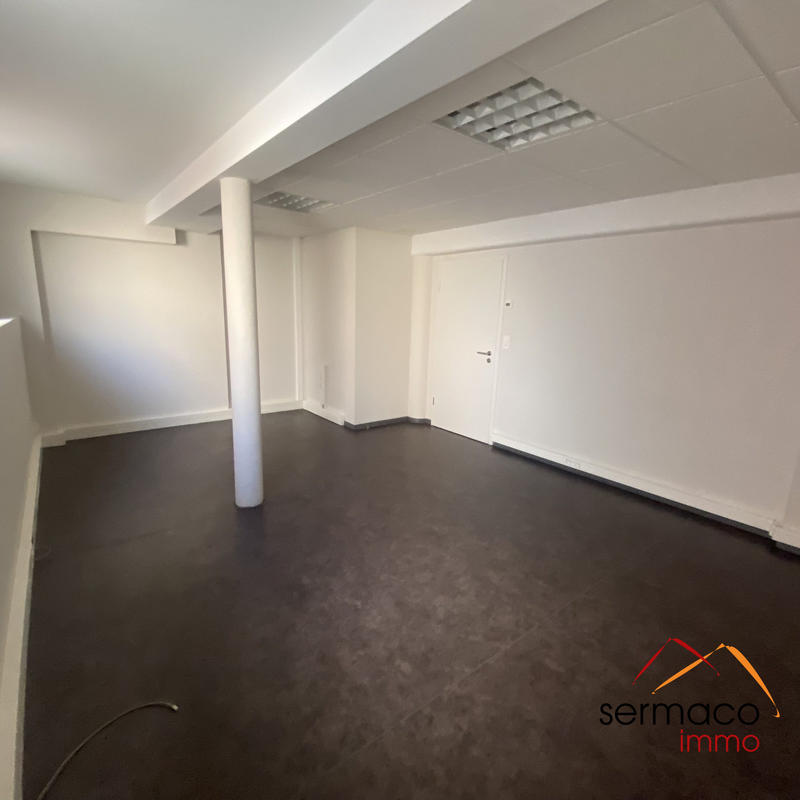 Local commercial - 248 m² - 12 pièces
