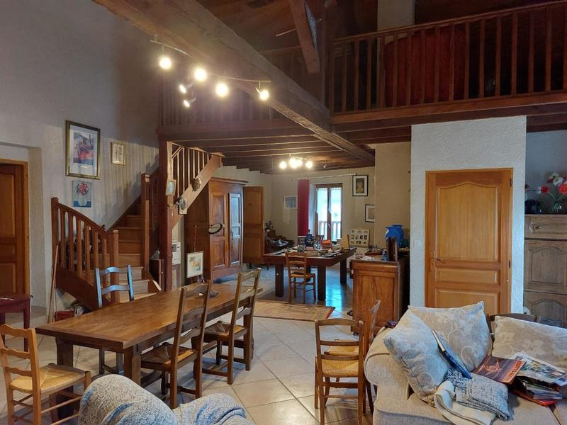 Maison - 373 m² - 10 pièces