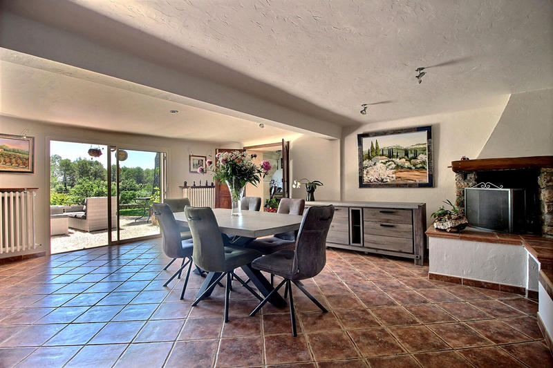 Maison - 270 m² - 12 pièces