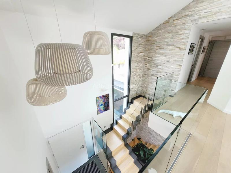 Maison - 221 m² - 9 pièces