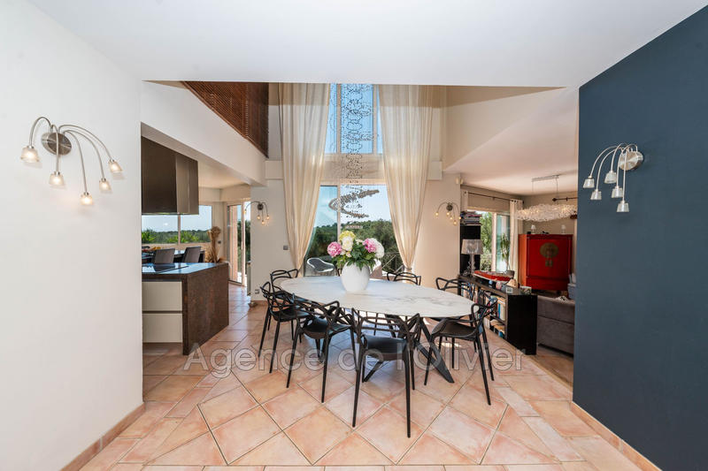 Maison - 227 m² - 7 pièces