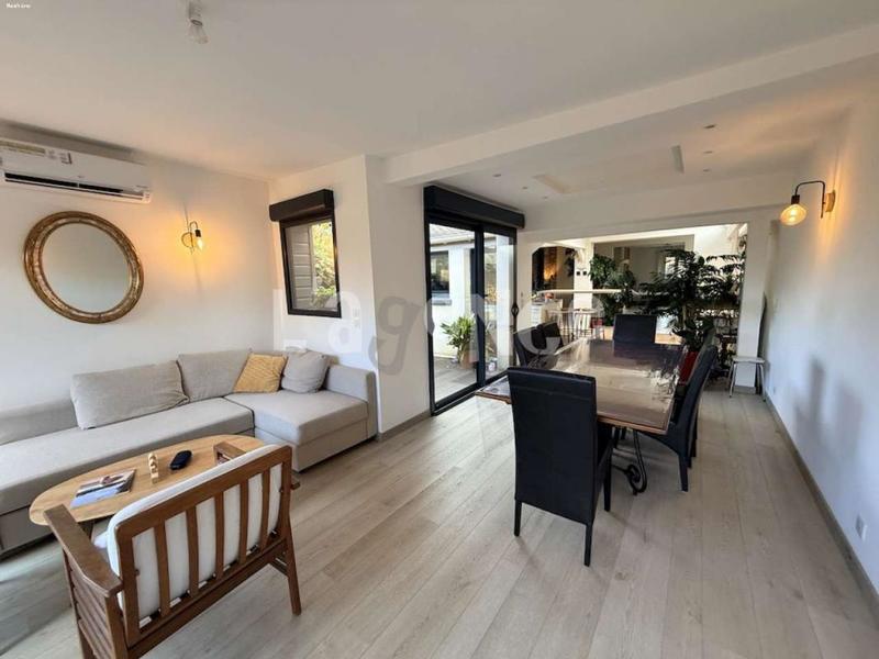 Maison - 177 m² - 8 pièces