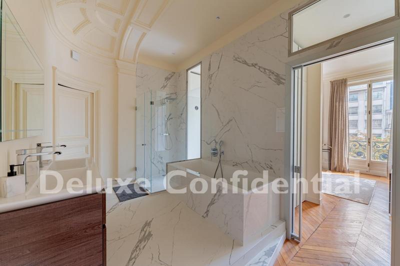 Appartement - 226 m² - 7 pièces