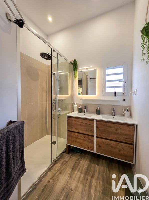 Maison - 270 m² - 11 pièces