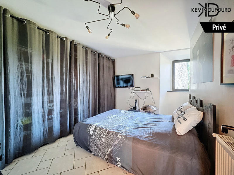 Maison - 1 000 m² - 40 pièces