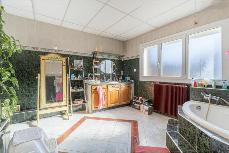 Maison - 233 m² - 5 pièces