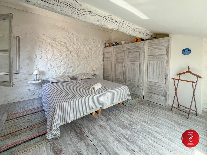 Maison - 219 m² - 10 pièces