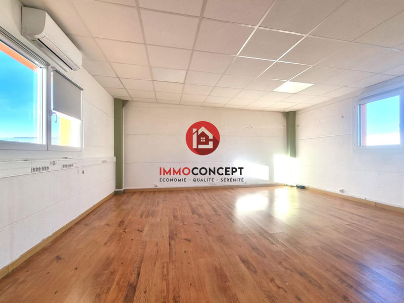 Bureau - 122 m² - 6 pièces