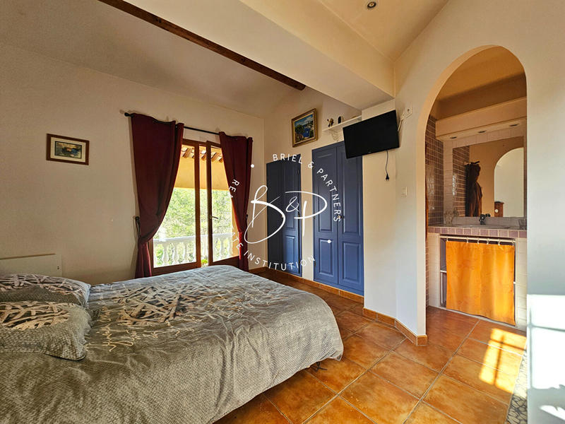 Maison - 236 m² - 10 pièces