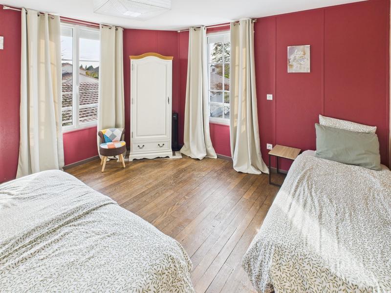 Maison - 320 m² - 12 pièces