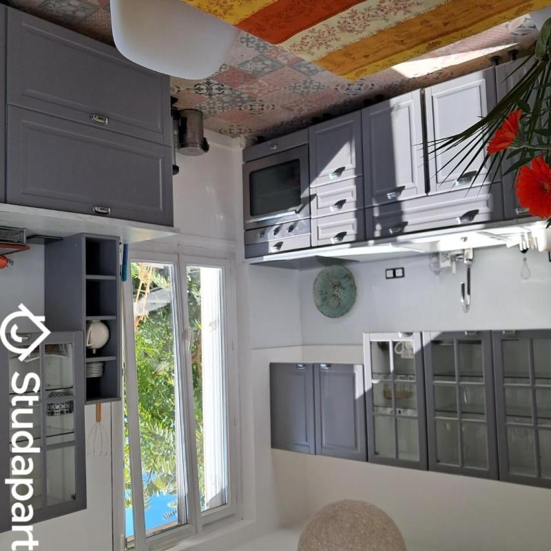 Chambre - 75 m² - 1 pièce