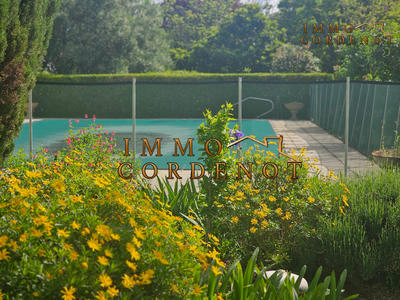 Maison traditionnelle - 237 m² - 9 pièces