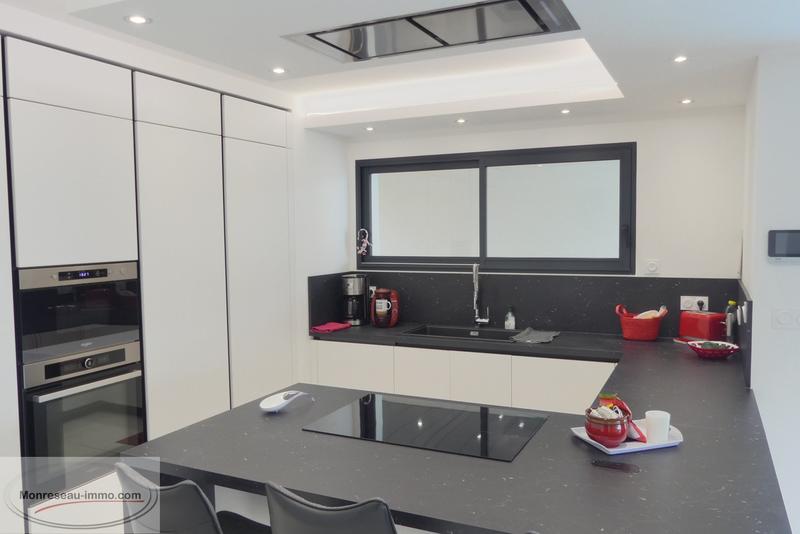 Demeure - 235 m² - 8 pièces