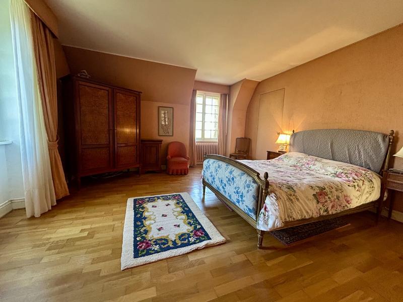 Maison - 227 m² - 7 pièces