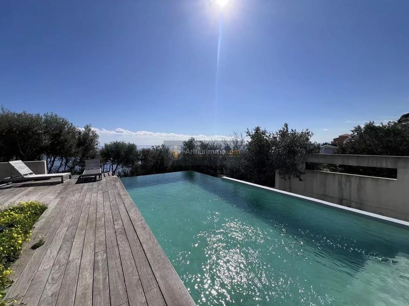 Maison - 185 m² - 6 pièces