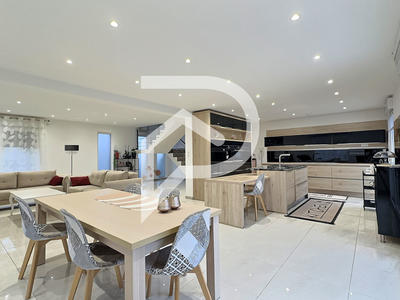 Maison - 174 m² - 6 pièces