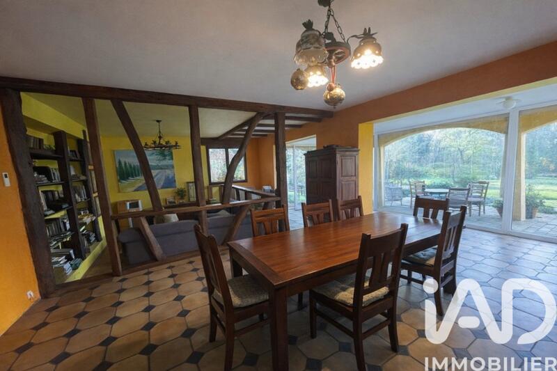 Maison - 218 m² - 6 pièces