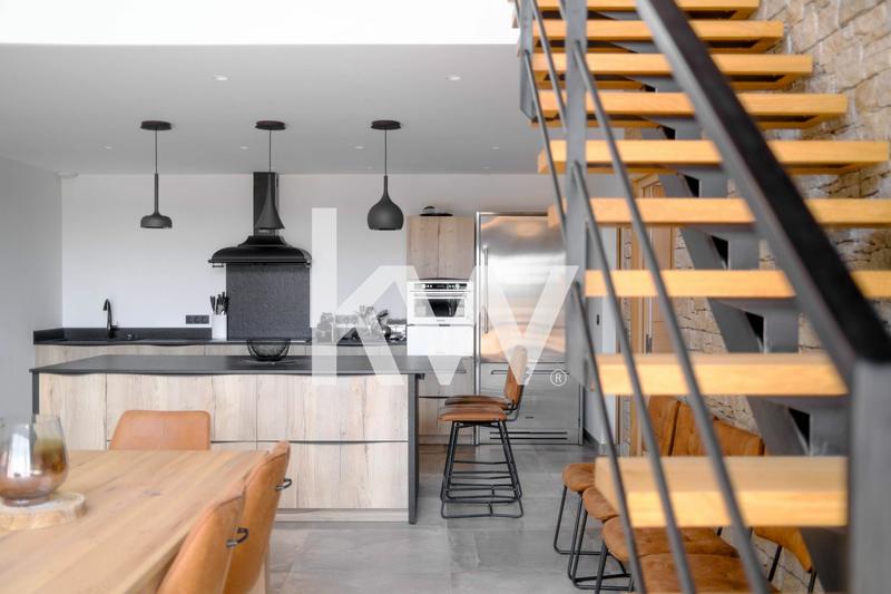 Maison - 350 m² - 8 pièces