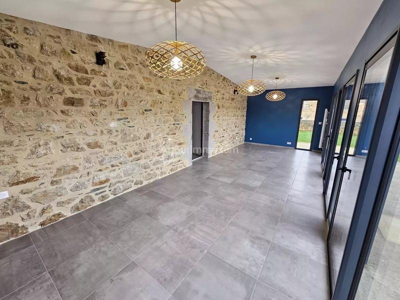 Maison - 225 m² - 9 pièces