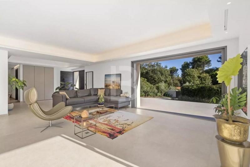 Villa - 326 m² - 9 pièces