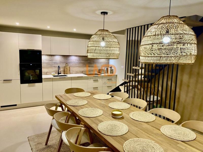 Maison en pierre - 200 m² - 8 pièces