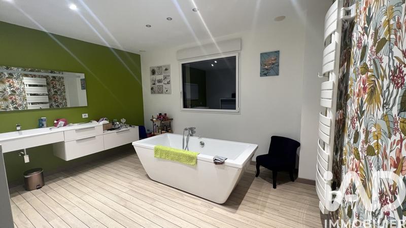 Maison - 230 m² - 5 pièces