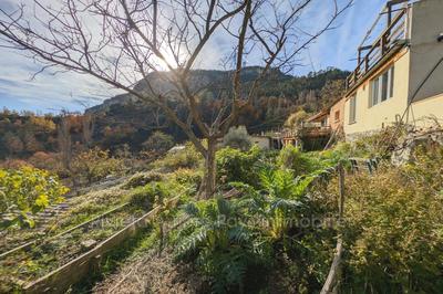 Maison - 212 m² - 9 pièces