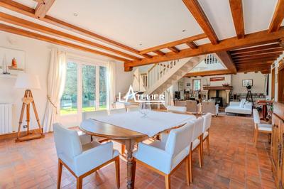 Propriété - 310 m² - 9 pièces