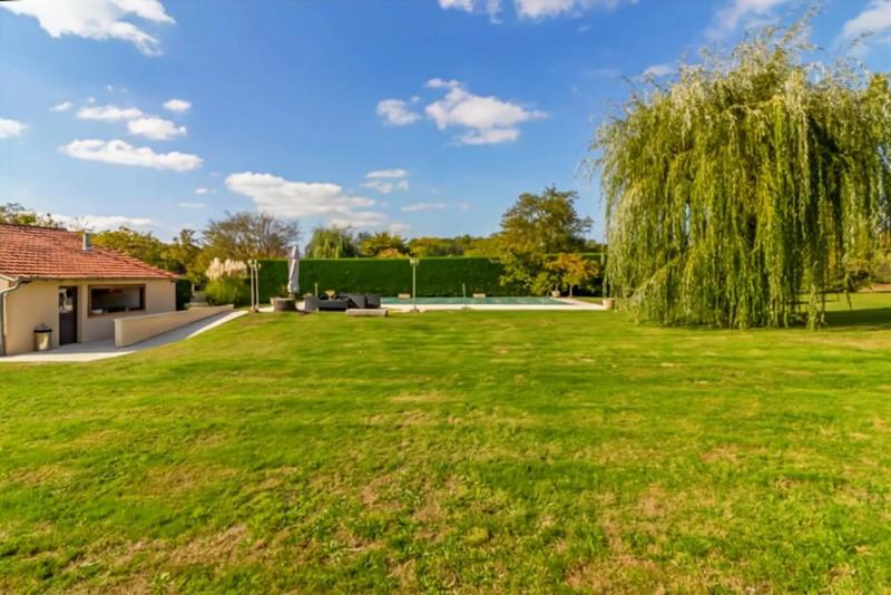 Propriété - 300 m² - 9 pièces