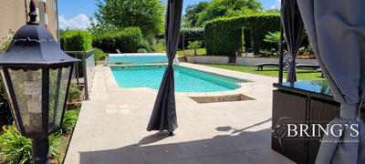 Maison - 222 m² - 9 pièces