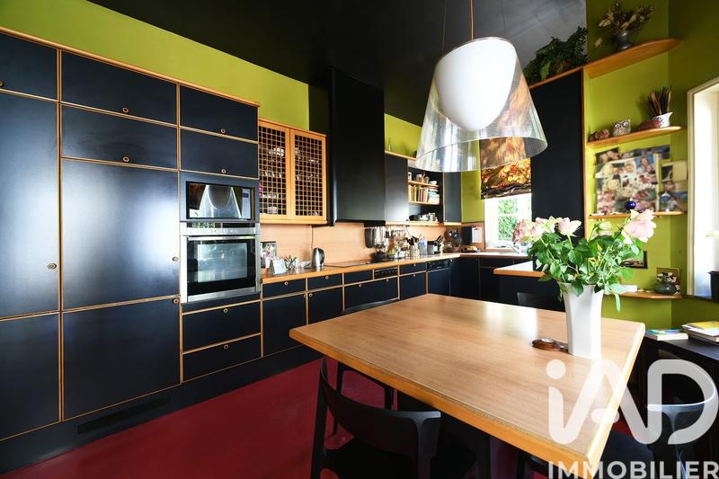 Maison - 240 m² - 8 pièces