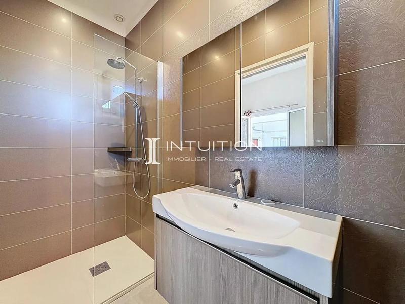 Appartement - 105 m² - 4 pièces