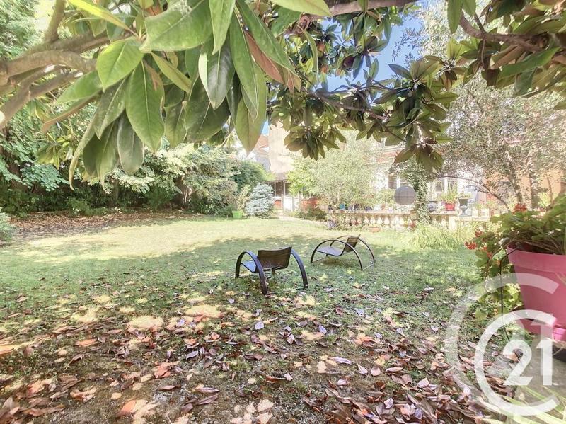 Propriété - 235 m² - 10 pièces