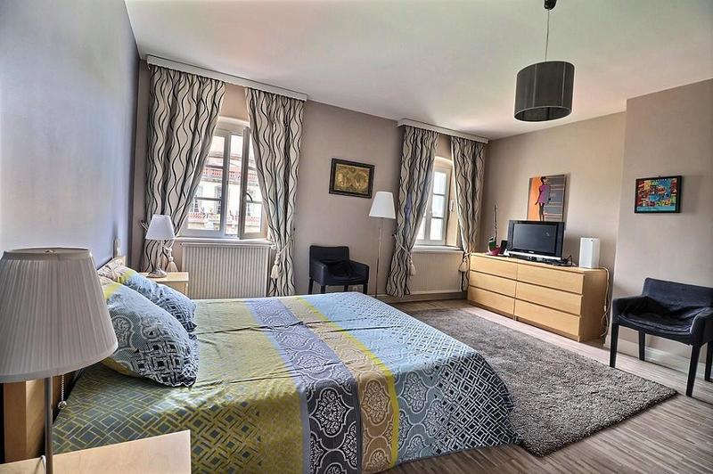 Maison - 385 m² - 9 pièces