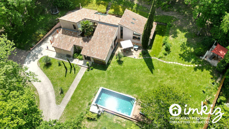 Maison - 260 m² - 9 pièces