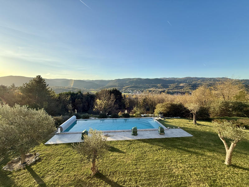 Villa - 300 m² - 9 pièces